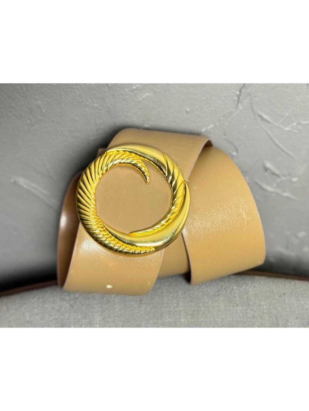 1980's Leather Waist Belt Gold Swirl Design Buckle Glazed Tan Leather size Small